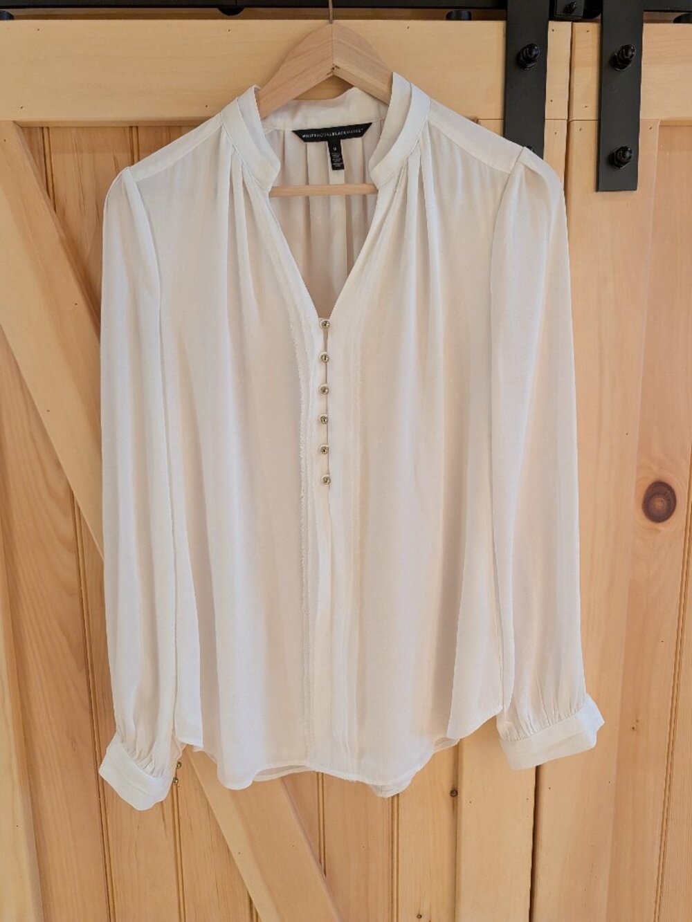 White House Black Market Cream Ivory Frayed Trim Dome Button Blouse Size 0
